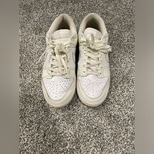Nike dunks women’s